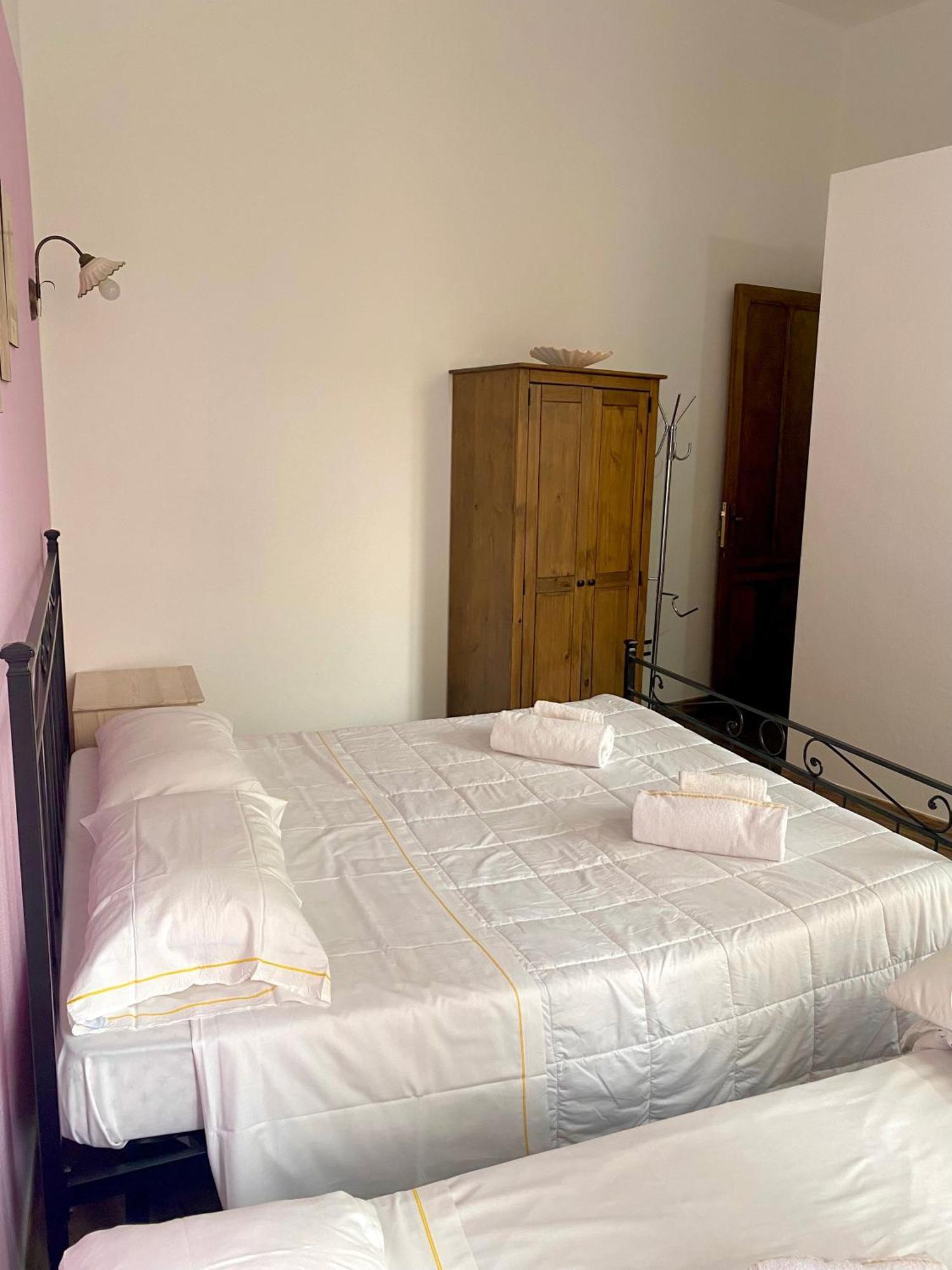 Dani'S House Hotel Каляри Екстериор снимка
